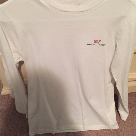 Vineyard vines logo tee