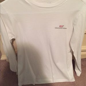 Vineyard vines logo tee