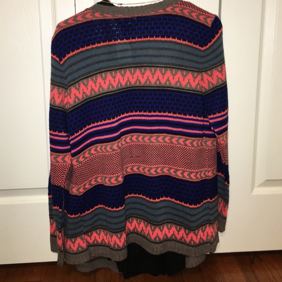 Aztec styled sweater - Picture 2 of 4