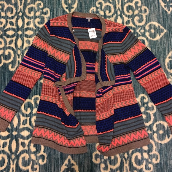 Aztec styled sweater - Picture 3 of 4