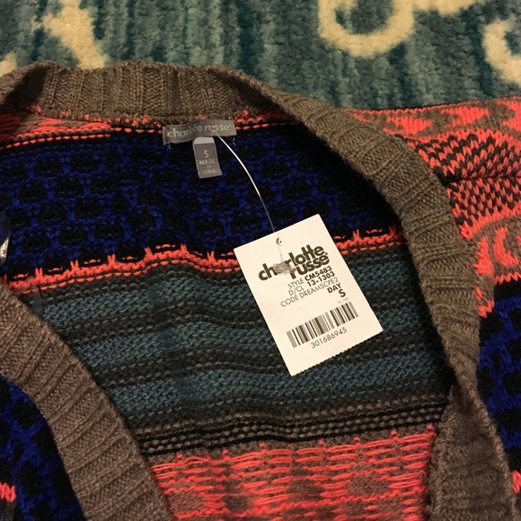Aztec styled sweater - Picture 4 of 4