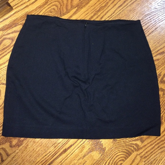 Express mini skirt - Picture 3 of 3