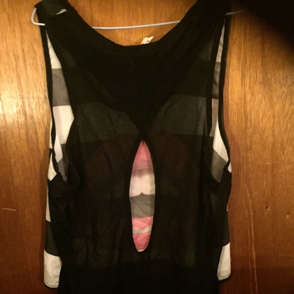 Lip crop top - Picture 3 of 3