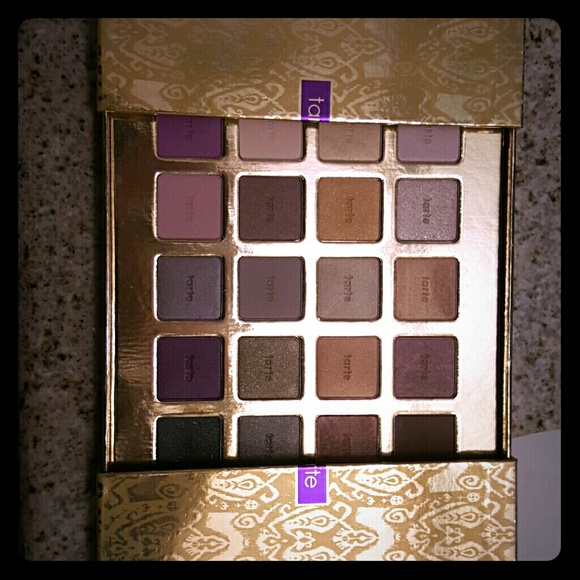 Tarte eyeshadow kit..