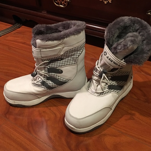 Airwalk Snow boarding boots - New with out tags