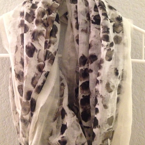 Loop scarf with pattern - Picture 2 of 2