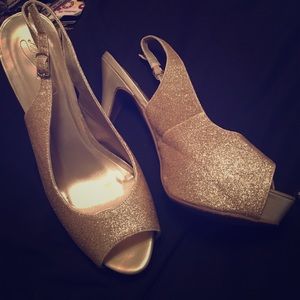 Size 10 Gold Michaelangelo heels