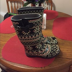 Cute rain boots great for winter !