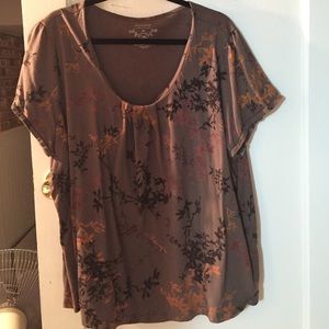 Brown floral pattern tee