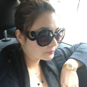 Meet your Posher, Angela