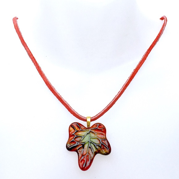 Glass leaf pendant - Picture 4 of 4