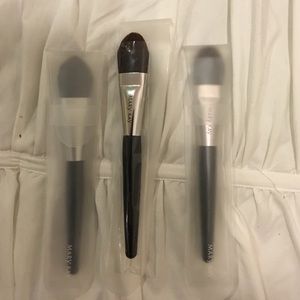 Liquid foundation brush