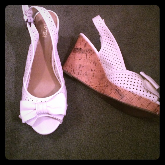 Adorable and extremely comfortable wedges