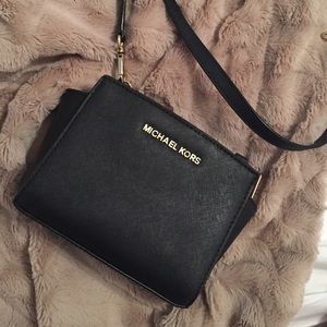 HOLD Michael Kors Crossbody