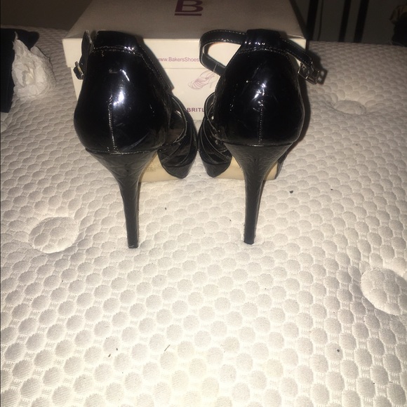 Only wore Once . Great condition. Comes in box. - Picture 2 of 4