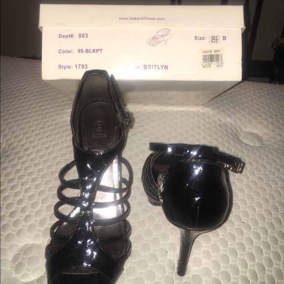 Only wore Once . Great condition. Comes in box. - Picture 3 of 4