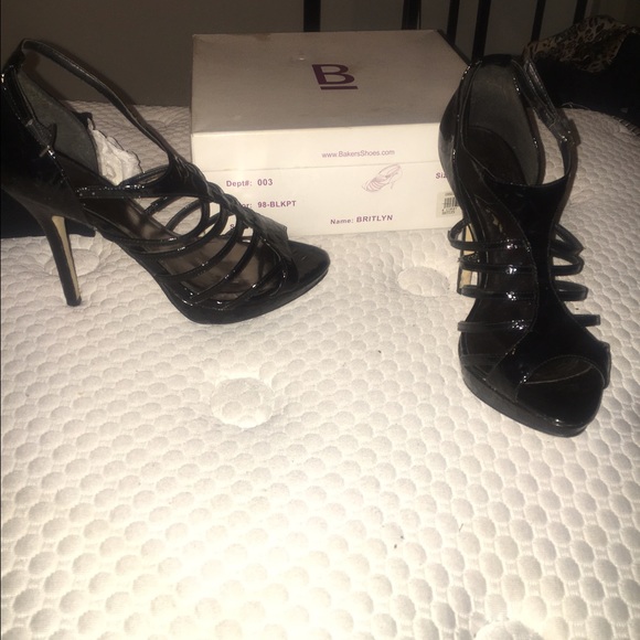 Only wore Once . Great condition. Comes in box. - Picture 4 of 4