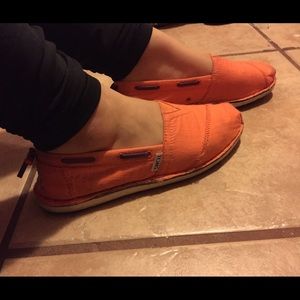 Orange TOMS
