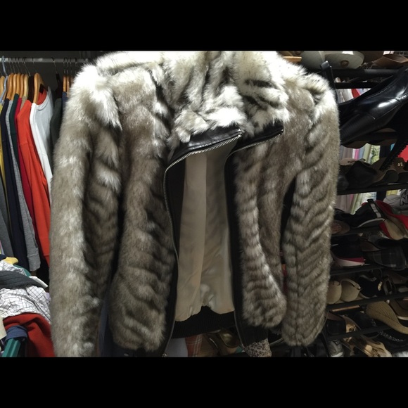 Small big furry very soft guess jacket