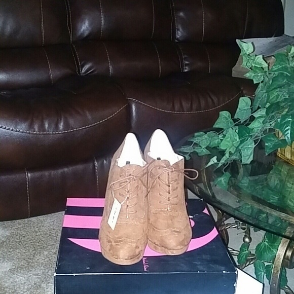 Booties - Picture 4 of 4