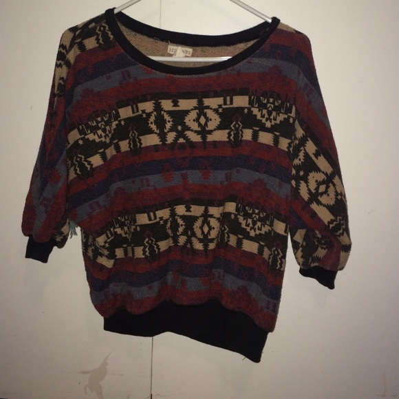 Tribal type sweater - Picture 1 of 4