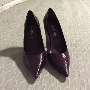 Aldo pointy toe pumps