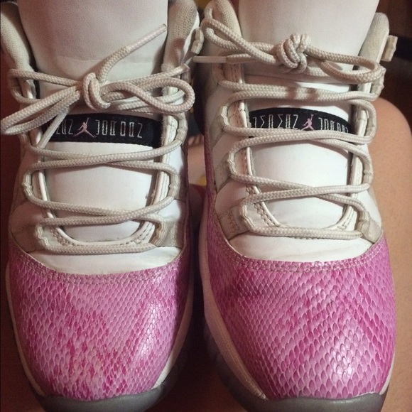 snakeskin 11s // isnt price