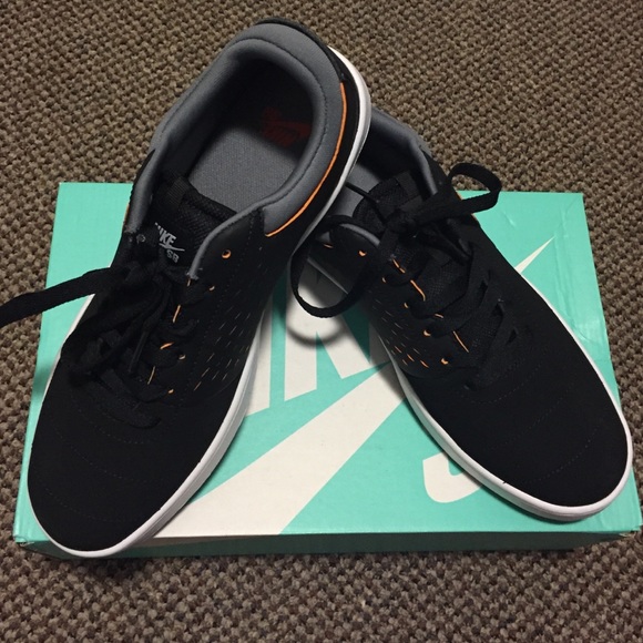 Nike SB black and orange shoes - Picture 2 of 4