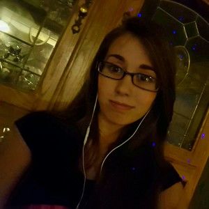 Meet your Posher, Adrianne