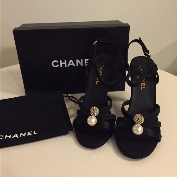 SOLD- 💯Brand New Chanel Sandals With Pearls - Picture 2 of 4