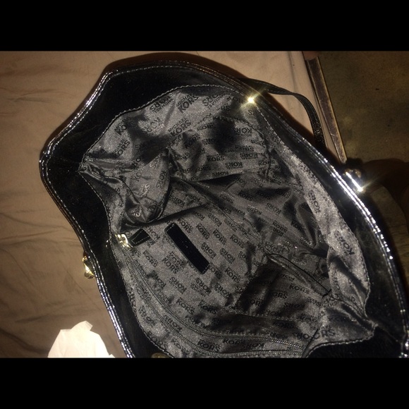 100% Authentic Michael Kors purse - Picture 4 of 4