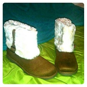 Chestnut colored boots with the fur