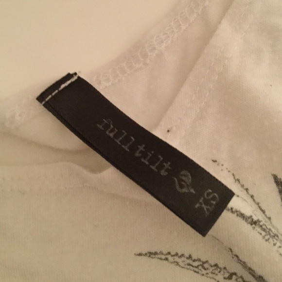 White tank - Picture 2 of 3