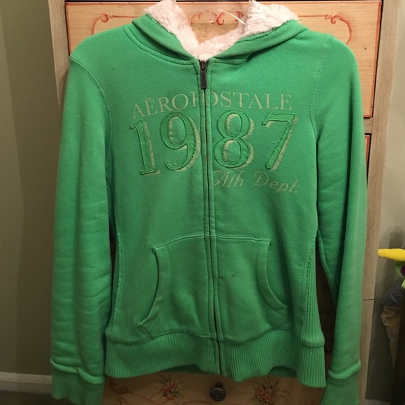 Green Aeropostale jacket with fur inside