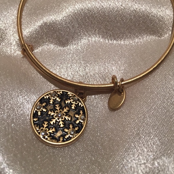 Chrysalis bangle charm bracelet - Picture 2 of 3