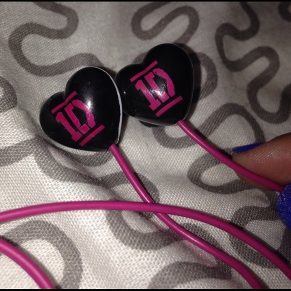 Headphones and 1D necklace!
