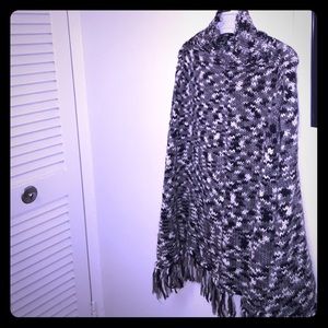Women's poncho New York  and Company black /multi