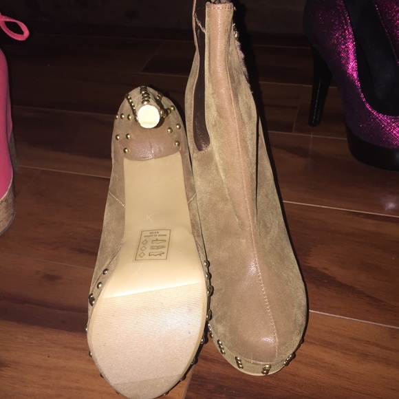 High heel tan & gold studded ankle boot - Picture 2 of 2