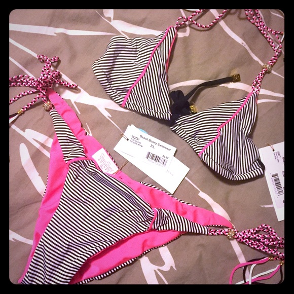 Beach Bunny Too Close Small/XL NWT