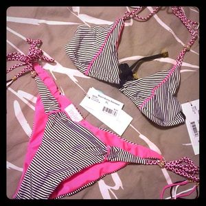 Beach Bunny Too Close Small/XL NWT