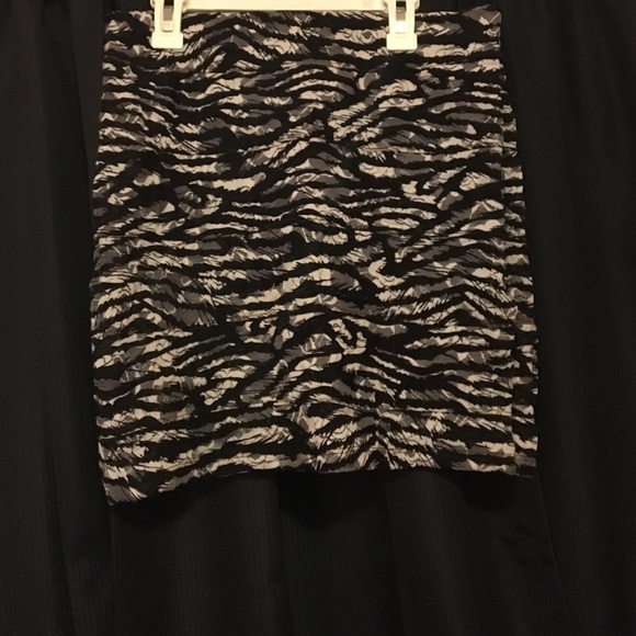 SEXY ZEBRA AND LACE SKIRT - Picture 2 of 3