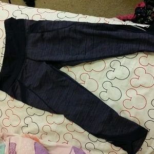Lululemon "chase me" crops sz 4
