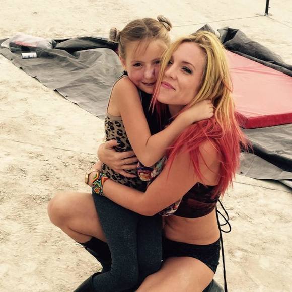 Meet your Posher, Simone - Picture 2 of 4