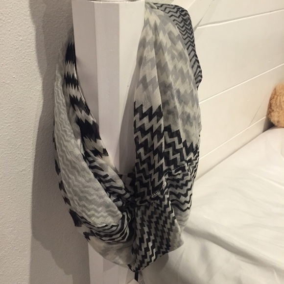 Black & white tribal infinity scarf