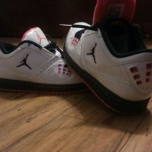 Air jordan flight 1s low