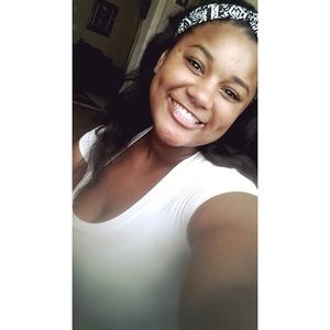 Meet your Posher, Kayla