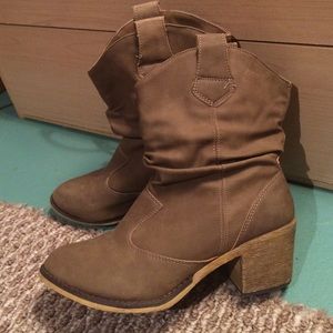 Heeled cowgirl boots