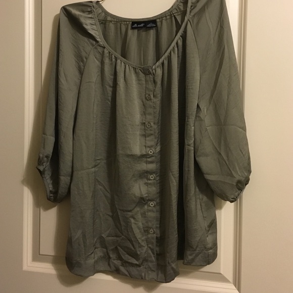 Green/tan colored top