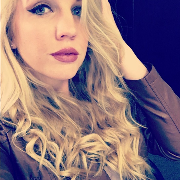 Meet your Posher, Kira - Picture 1 of 1