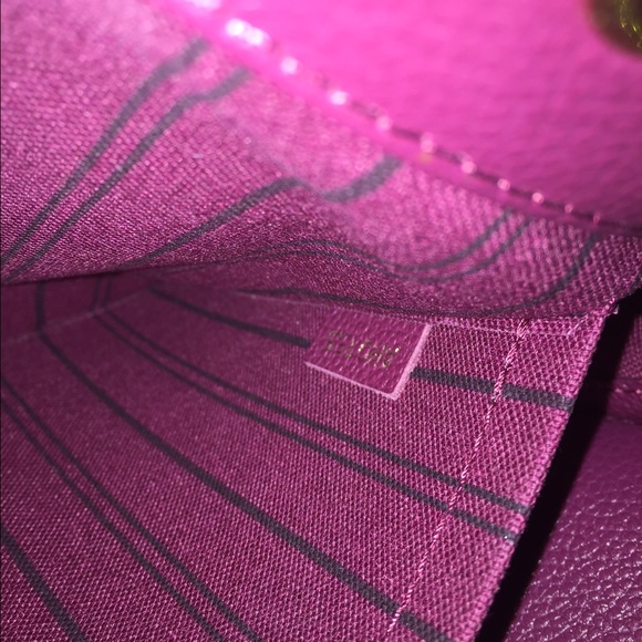 💢SOLD💢Louis Vuitton Empreinte Montaigne MM - Picture 4 of 4